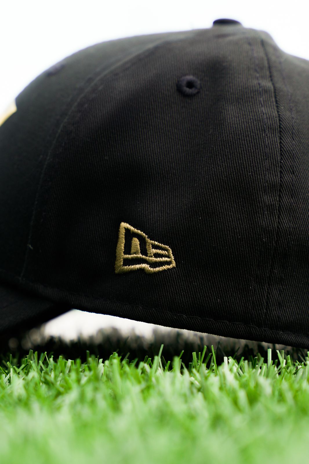 New Era 9FORTY Nero/Oro