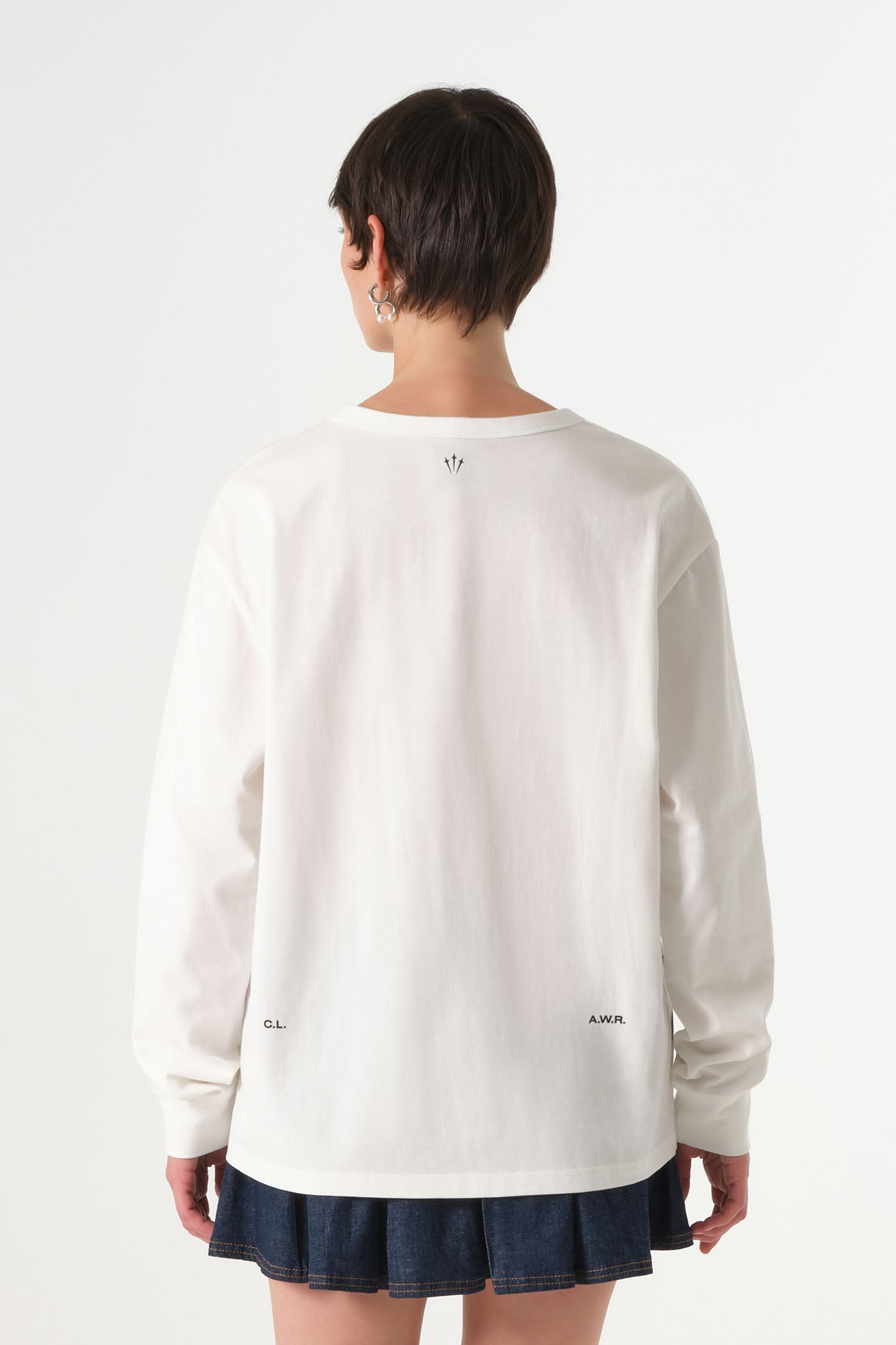 26/27 VFC Travel Lion Statue Tee – Long Sleeves