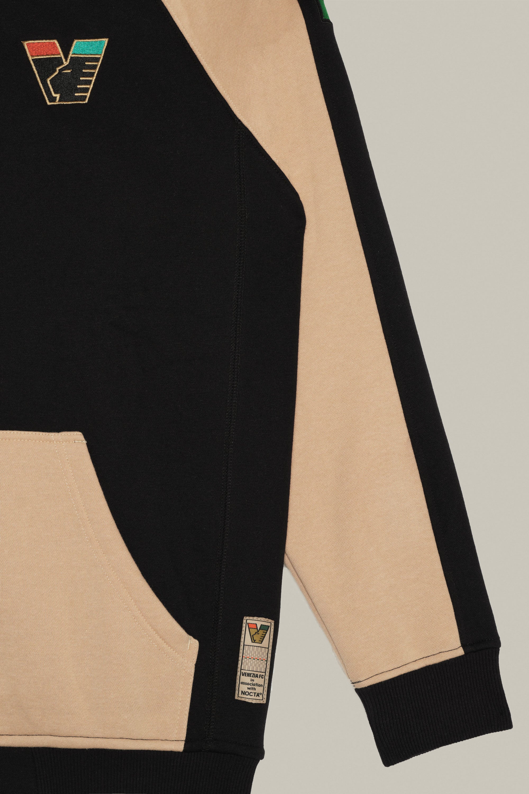 25/26 Urban Hoodie Beige