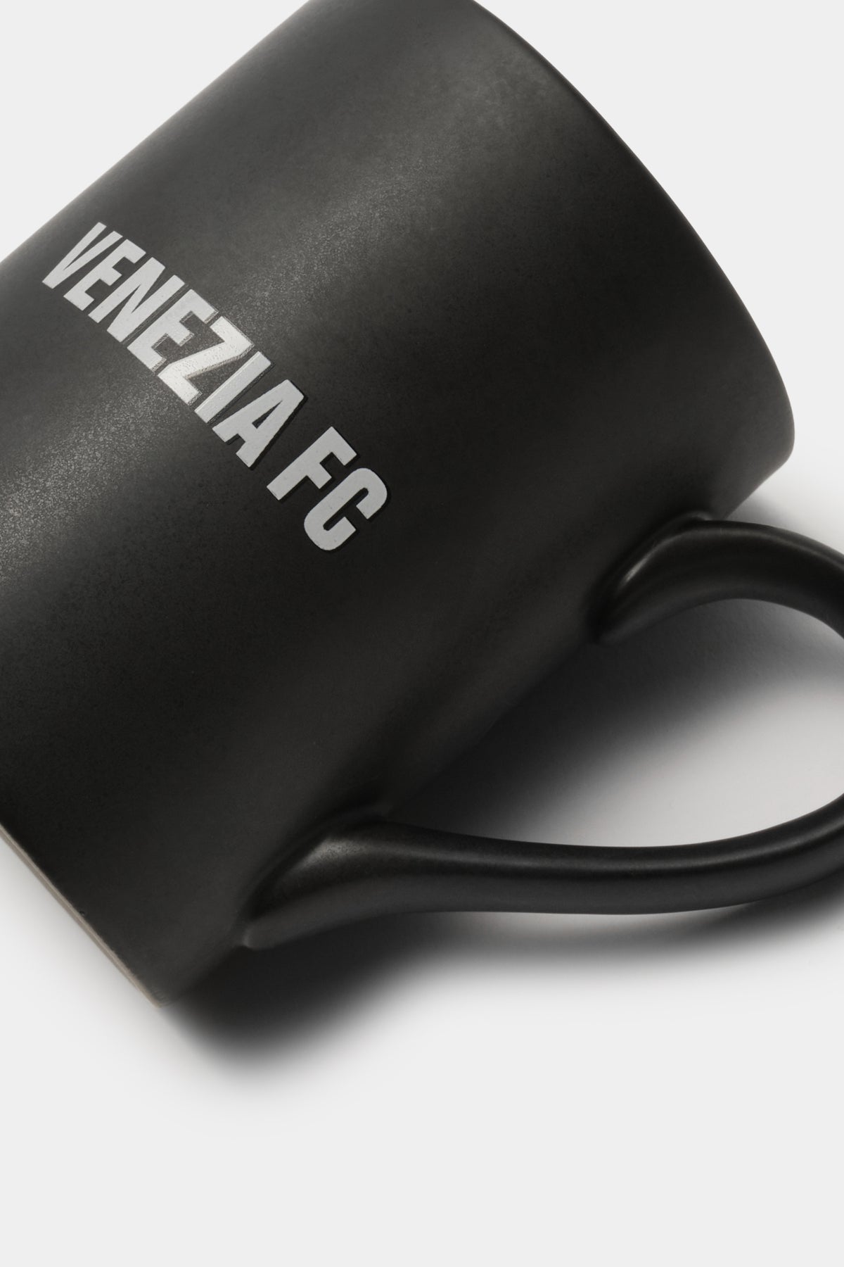 26/27 Mug Black